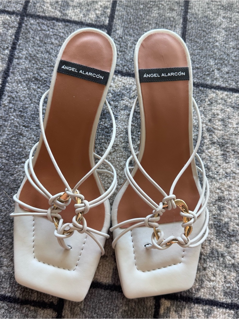Ángel Alarcón Women's Ivory Strappy Sandal 37 NWOT